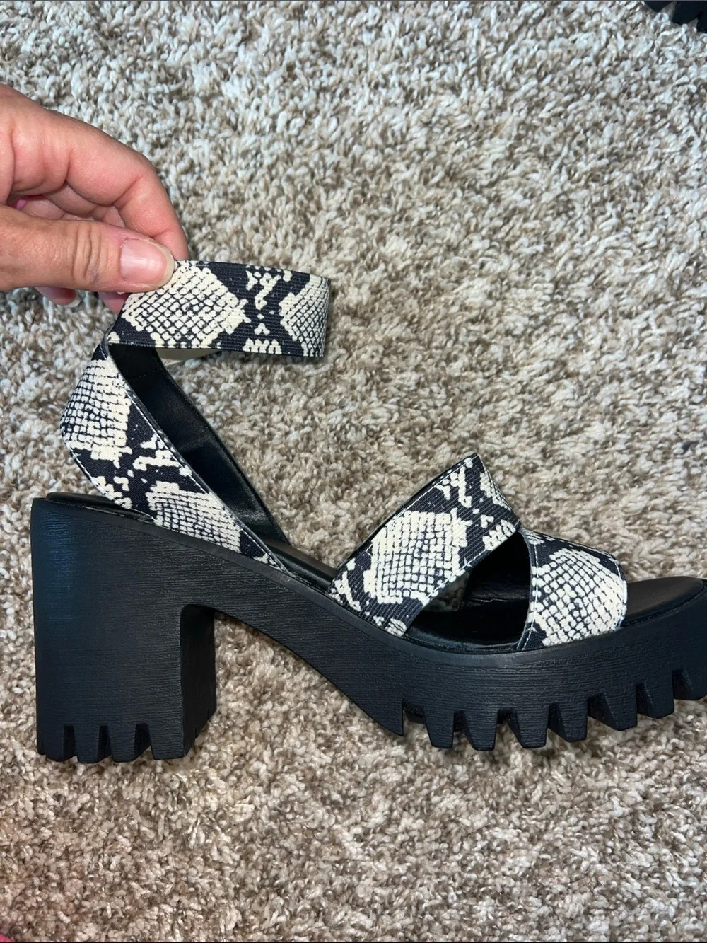 Madden Girl Black & White Snake-Print Platform Sandals- Worn once! Size 9!
